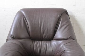 中古　美品　オランダ製　本革　重厚感のある佇まいが魅力的!! 伝統的ダッチカントリースタイルの1人掛けレザーソファ(アームソファ、一人掛け、1P)(R-074349)