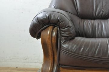中古　美品　オランダ製　本革　重厚感のある佇まいが魅力的!! 伝統的ダッチカントリースタイルの1人掛けレザーソファ(アームソファ、一人掛け、1P)(R-074349)