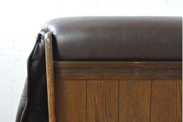 中古　美品　オランダ製　本革　重厚感のある佇まいが魅力的!! 伝統的ダッチカントリースタイルの1人掛けレザーソファ(アームソファ、一人掛け、1P)(R-074349)