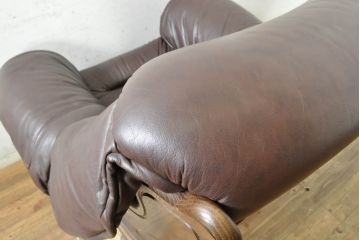 中古　美品　オランダ製　本革　重厚感のある佇まいが魅力的!! 伝統的ダッチカントリースタイルの1人掛けレザーソファ(アームソファ、一人掛け、1P)(R-074349)