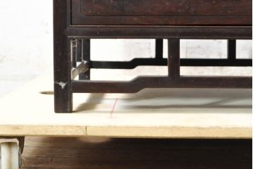 和製アンティーク　紫檀(シタン)材　漆塗りの小振りな飾り棚(収納棚、シェルフ、オープンラック)(R-074351)