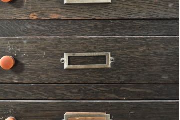 和製アンティーク　ナラ材　昔懐かしい雰囲気漂うレコードケース(小引き出し、サイドチェスト、サイドテーブル)(R-074352)