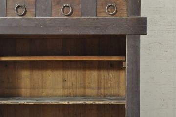 和製アンティーク　四尺　透かしと横桟引き戸が魅力的な二段重ね水屋箪笥(食器棚、キャビネット、重ねタンス、茶棚、茶箪笥、収納棚、戸棚、店舗什器)(R-074356)