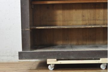 和製アンティーク　四尺　透かしと横桟引き戸が魅力的な二段重ね水屋箪笥(食器棚、キャビネット、重ねタンス、茶棚、茶箪笥、収納棚、戸棚、店舗什器)(R-074356)