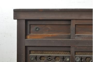 和製アンティーク　四尺　透かしが魅力的な水屋箪笥サイドボード(サイドキャビネット、茶棚、茶箪笥、収納棚、戸棚、食器棚、店舗什器)(R-074357)
