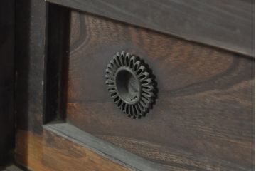 和製アンティーク　四尺　透かしが魅力的な水屋箪笥サイドボード(サイドキャビネット、茶棚、茶箪笥、収納棚、戸棚、食器棚、店舗什器)(R-074357)