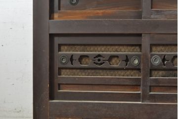 和製アンティーク　四尺　透かしが魅力的な水屋箪笥サイドボード(サイドキャビネット、茶棚、茶箪笥、収納棚、戸棚、食器棚、店舗什器)(R-074357)