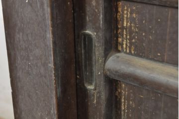 和製アンティーク　四尺　横桟引き戸が魅力的な水屋箪笥サイドボード(サイドキャビネット、茶棚、茶箪笥、収納棚、戸棚、食器棚、店舗什器)(R-074358)
