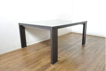 中古　Cassina(カッシーナ)　Hannes Wettstein(ハンス・ウェッツスタイン)デザイン　363 M.I.R. ミール　ガラス天板付き　シンプルながら洗練されたデザインが魅力のダイニングテーブル(4人掛け、6人掛け、食卓)(R-074359)