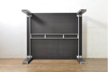 中古　Cassina(カッシーナ)　Hannes Wettstein(ハンス・ウェッツスタイン)デザイン　363 M.I.R. ミール　ガラス天板付き　シンプルながら洗練されたデザインが魅力のダイニングテーブル(4人掛け、6人掛け、食卓)(R-074359)