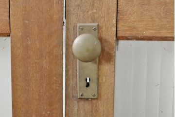 ビンテージ建具　昭和レトロな雰囲気漂う両開きガラスドア2枚セット(ガラス戸、木製扉、ヴィンテージ)(R-074361)