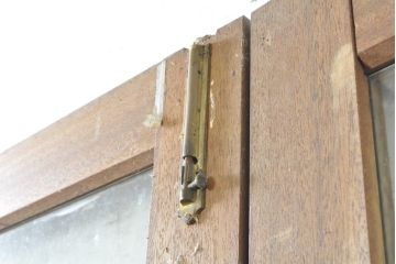 ビンテージ建具　昭和レトロな雰囲気漂う両開きガラスドア2枚セット(ガラス戸、木製扉、ヴィンテージ)(R-074361)