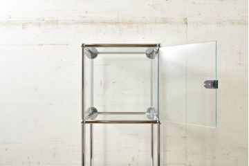 中古　USMハラー(USM Haller)　鍵付きショーケースが魅力の鉄製キャビネット(収納棚、オープンラック、飾り棚、陳列棚、ガラスケース、店舗什器)(R-074362)
