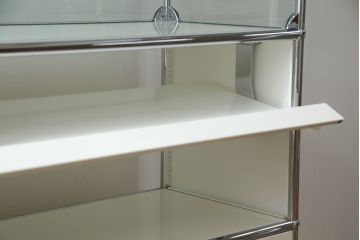 中古　USMハラー(USM Haller)　鍵付きショーケースが魅力の鉄製キャビネット(収納棚、ラック、飾り棚、陳列棚、ガラスケース、店舗什器)(R-074363)