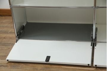 中古　USMハラー(USM Haller)　鍵付きショーケースが魅力の鉄製キャビネット(収納棚、ラック、飾り棚、陳列棚、ガラスケース、店舗什器)(R-074363)