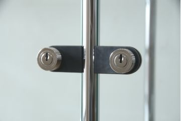 中古　USMハラー(USM Haller)　鍵付きショーケースが魅力の鉄製キャビネット(収納棚、ラック、飾り棚、陳列棚、ガラスケース、店舗什器)(R-074363)