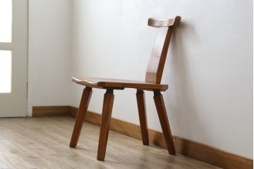 中古　岩手県岩泉・純木家具　心地よい木の風合いが魅力的な角Dチェア(ダイニングチェア、アームレスチェア、板座チェア、椅子、イス)(定価約8万円)(R-074367)