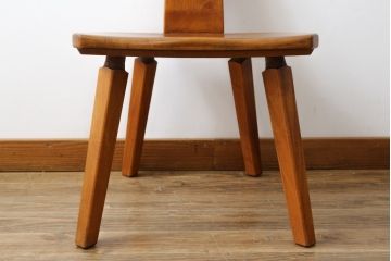 中古　岩手県岩泉・純木家具　心地よい木の風合いが魅力的な角Dチェア(ダイニングチェア、アームレスチェア、板座チェア、椅子、イス)(定価約8万円)(R-074367)