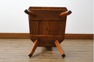 中古　岩手県岩泉・純木家具　心地よい木の風合いが魅力的な角Dチェア(ダイニングチェア、アームレスチェア、板座チェア、椅子、イス)(定価約8万円)(R-074367)