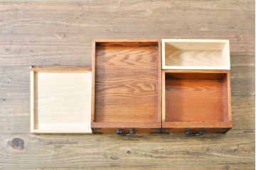 和製ビンテージ　美品　ニレ材　和の空間作りにおすすめの小箪笥(引き出し、卓上収納、和箪笥、整理箪笥、収納箪笥、戸棚、収納棚、ヴィンテージ)(R-074369)