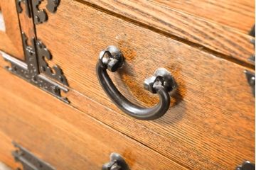 和製ビンテージ　美品　ニレ材　和の空間作りにおすすめの小箪笥(引き出し、卓上収納、和箪笥、整理箪笥、収納箪笥、戸棚、収納棚、ヴィンテージ)(R-074369)