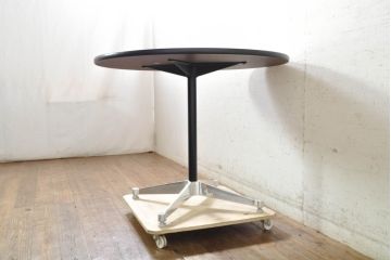 中古　Hermanmiller(ハーマンミラー社)　チャールズ&レイ・イームズ(Charles & Ray Eames)　イームズテーブルコントラクトベース　スタイリッシュなデザイン性と実用性を兼ね備えたラウンドテーブル(2人掛けダイニングテーブル、丸テーブル)(定価約10万円)(R-074371)