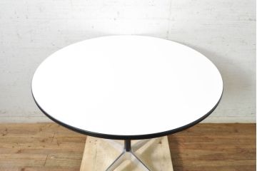 中古　Hermanmiller(ハーマンミラー社)　チャールズ&レイ・イームズ(Charles & Ray Eames)　イームズテーブルコントラクトベース　スタイリッシュなデザイン性と実用性を兼ね備えたラウンドテーブル(2人掛けダイニングテーブル、丸テーブル)(定価約10万円)(R-074371)