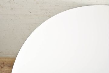 中古　Hermanmiller(ハーマンミラー社)　チャールズ&レイ・イームズ(Charles & Ray Eames)　イームズテーブルコントラクトベース　スタイリッシュなデザイン性と実用性を兼ね備えたラウンドテーブル(2人掛けダイニングテーブル、丸テーブル)(定価約10万円)(R-074371)