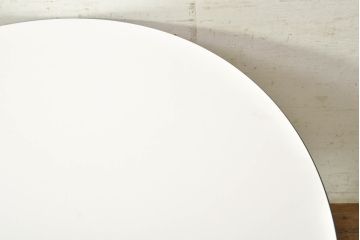 中古　Hermanmiller(ハーマンミラー社)　チャールズ&レイ・イームズ(Charles & Ray Eames)　イームズテーブルコントラクトベース　スタイリッシュなデザイン性と実用性を兼ね備えたラウンドテーブル(2人掛けダイニングテーブル、丸テーブル)(定価約10万円)(R-074371)