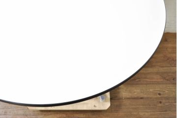 中古　Hermanmiller(ハーマンミラー社)　チャールズ&レイ・イームズ(Charles & Ray Eames)　イームズテーブルコントラクトベース　スタイリッシュなデザイン性と実用性を兼ね備えたラウンドテーブル(2人掛けダイニングテーブル、丸テーブル)(定価約10万円)(R-074371)