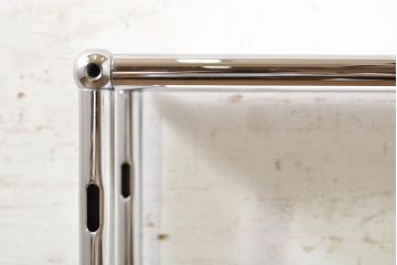 中古　美品　USMハラー(USM Haller)　美しくシンプルなデザインが目を引く鉄製サイドボード(陳列棚、アイアンラック、キャビネット、オープンラック、飾り棚、オープンシェルフ)(R-074372)