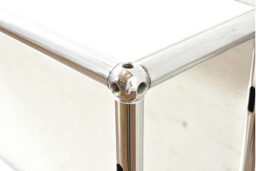 中古　美品　USMハラー(USM Haller)　美しくシンプルなデザインが目を引く鉄製サイドボード(陳列棚、アイアンラック、キャビネット、オープンラック、飾り棚、オープンシェルフ)(R-074372)
