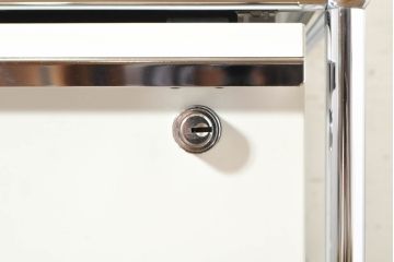 中古　美品　USMハラー(USM Haller)　美しくシンプルなデザインが目を引く鉄製ラックとサイドチェストのセット(サイドボード、サイドキャビネット、デスクワゴン、引き出し、オープンラック、飾り棚)(R-074373)
