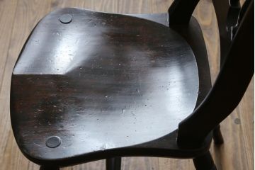 中古　松本民芸家具　#49型A　背もたれの美しいデザインが印象的なワイコムチェア2脚セット(板座チェア、ダイニングチェア、椅子、イス)(定価2脚で約22万円)(R-074375)