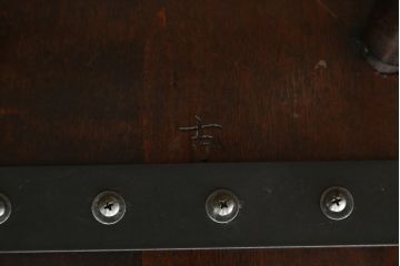 中古　松本民芸家具　#49型A　背もたれの美しいデザインが印象的なワイコムチェア2脚セット(板座チェア、ダイニングチェア、椅子、イス)(定価2脚で約22万円)(R-074375)
