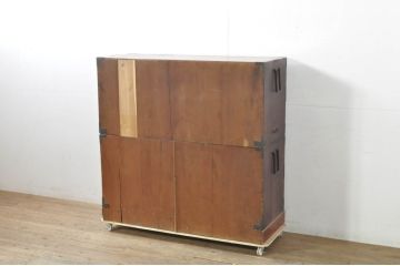 和製アンティーク　前面欅(ケヤキ)材　美しい杢目と存在感のある金具が目を惹く重ね米沢箪笥(重ね箪笥、収納箪笥、衣装箪笥、重ねタンス、時代箪笥、アンティーク箪笥、引き出し)(R-074381)