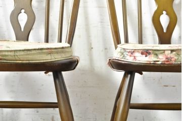 イギリスビンテージ　ERCOL(アーコール)　アザミの透かし彫りが上品な印象を与えるシスルバックチェア4脚セット(椅子、イス、板座チェア、ダイニングチェア、ウィンザーチェア、ウインザーチェア、ヴィンテージ、英国)(R-074384)