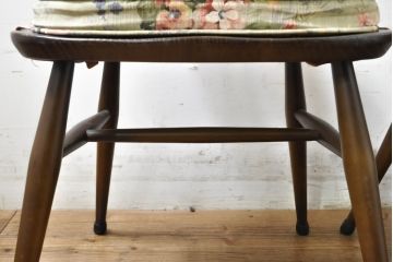 イギリスビンテージ　ERCOL(アーコール)　アザミの透かし彫りが上品な印象を与えるシスルバックチェア4脚セット(椅子、イス、板座チェア、ダイニングチェア、ウィンザーチェア、ウインザーチェア、ヴィンテージ、英国)(R-074384)