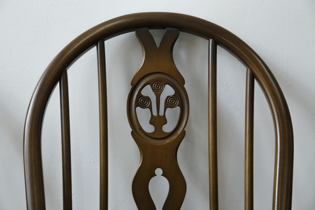 イギリスヴィンテージ　ERCOL(アーコール)　アザミの透かし彫りが上品な印象を与えるシスルバックチェア4脚セット　(R-074384)