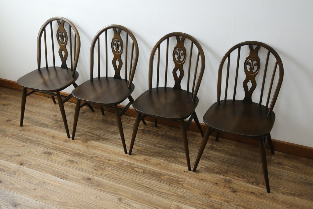 イギリスヴィンテージ　ERCOL(アーコール)　アザミの透かし彫りが上品な印象を与えるシスルバックチェア4脚セット　(R-074384)