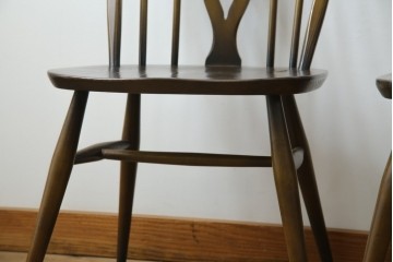 イギリスヴィンテージ　ERCOL(アーコール)　アザミの透かし彫りが上品な印象を与えるシスルバックチェア4脚セット　(R-074384)