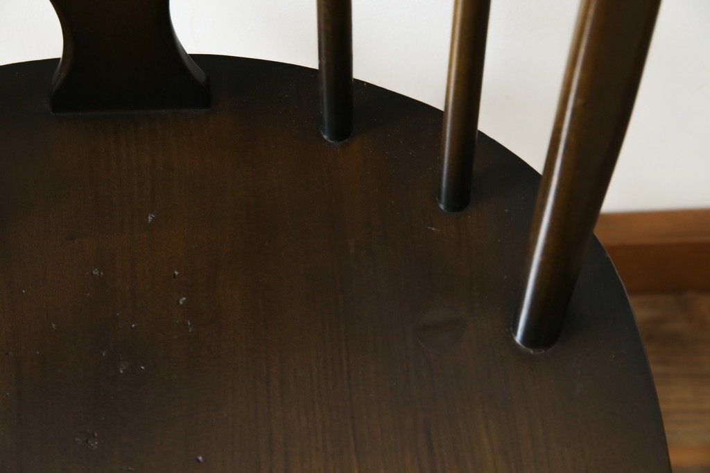 イギリスヴィンテージ　ERCOL(アーコール)　アザミの透かし彫りが上品な印象を与えるシスルバックチェア4脚セット　(R-074384)