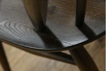 イギリスヴィンテージ　ERCOL(アーコール)　アザミの透かし彫りが上品な印象を与えるシスルバックチェア4脚セット　(R-074384)