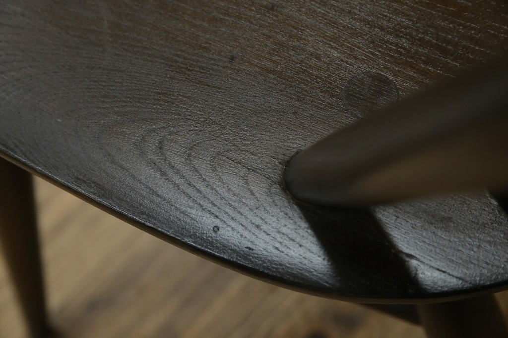 イギリスヴィンテージ　ERCOL(アーコール)　アザミの透かし彫りが上品な印象を与えるシスルバックチェア4脚セット　(R-074384)