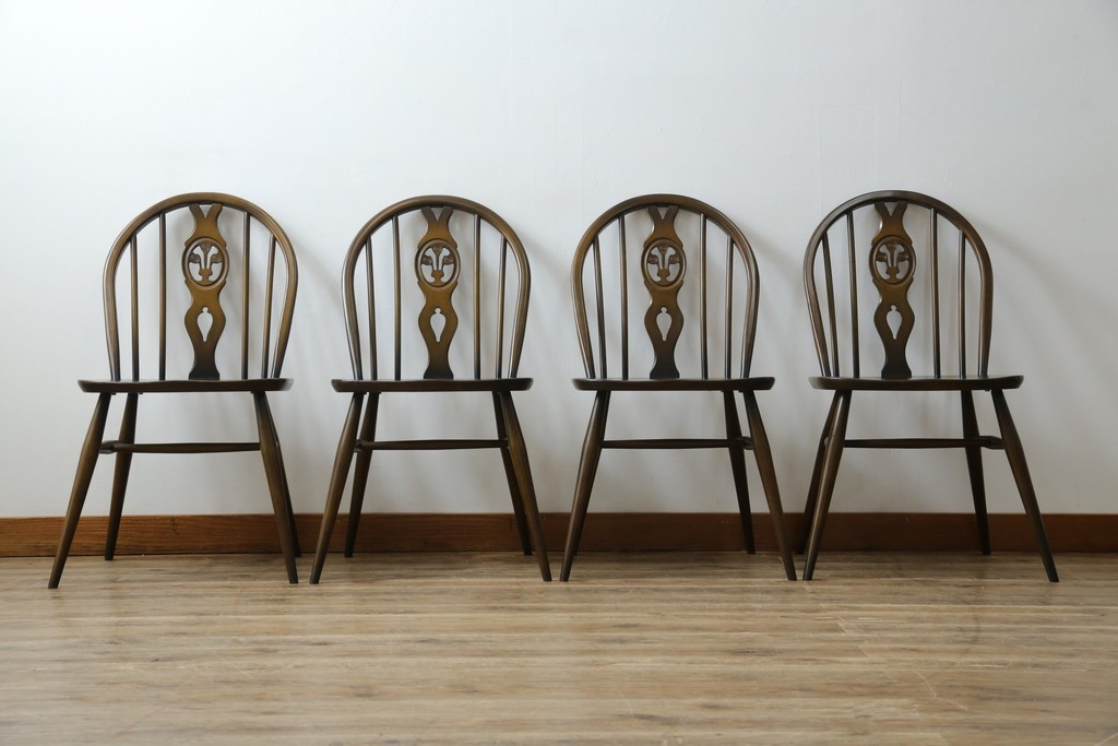 イギリスヴィンテージ　ERCOL(アーコール)　アザミの透かし彫りが上品な印象を与えるシスルバックチェア4脚セット　(R-074384)