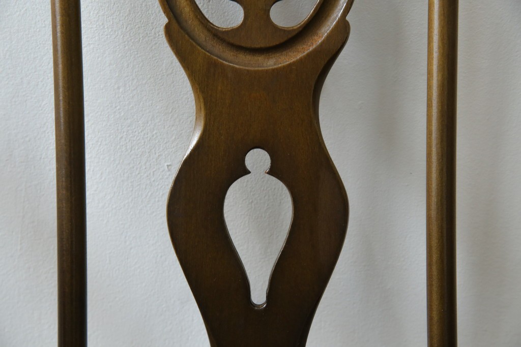 イギリスヴィンテージ　ERCOL(アーコール)　アザミの透かし彫りが上品な印象を与えるシスルバックチェア4脚セット　(R-074384)