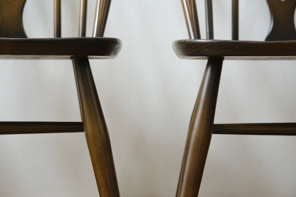 イギリスヴィンテージ　ERCOL(アーコール)　アザミの透かし彫りが上品な印象を与えるシスルバックチェア4脚セット　(R-074384)