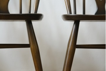 イギリスヴィンテージ　ERCOL(アーコール)　アザミの透かし彫りが上品な印象を与えるシスルバックチェア4脚セット　(R-074384)
