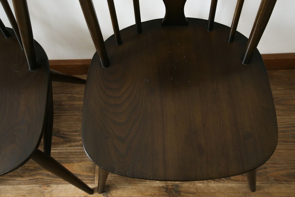 イギリスヴィンテージ　ERCOL(アーコール)　アザミの透かし彫りが上品な印象を与えるシスルバックチェア4脚セット　(R-074384)