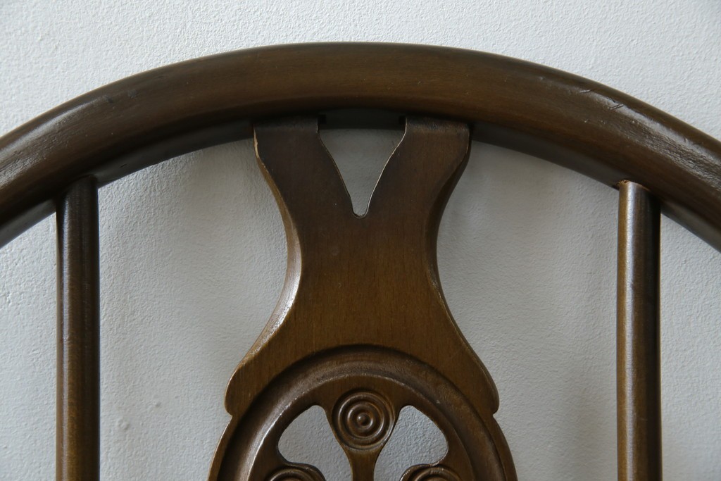 イギリスヴィンテージ　ERCOL(アーコール)　アザミの透かし彫りが上品な印象を与えるシスルバックチェア4脚セット　(R-074384)